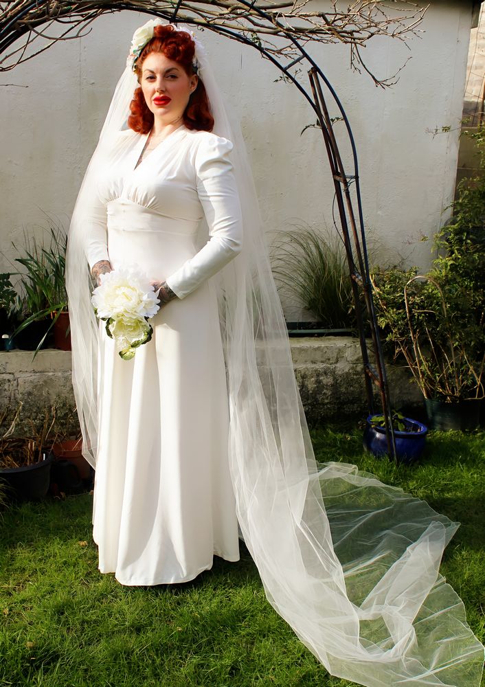 heyday vintage dresses Mary Dress - Ivory Bell Little Moon Women's Sunpost sequin evening gown Bursting with passion for Size:11 US Men (10 UK/AU)